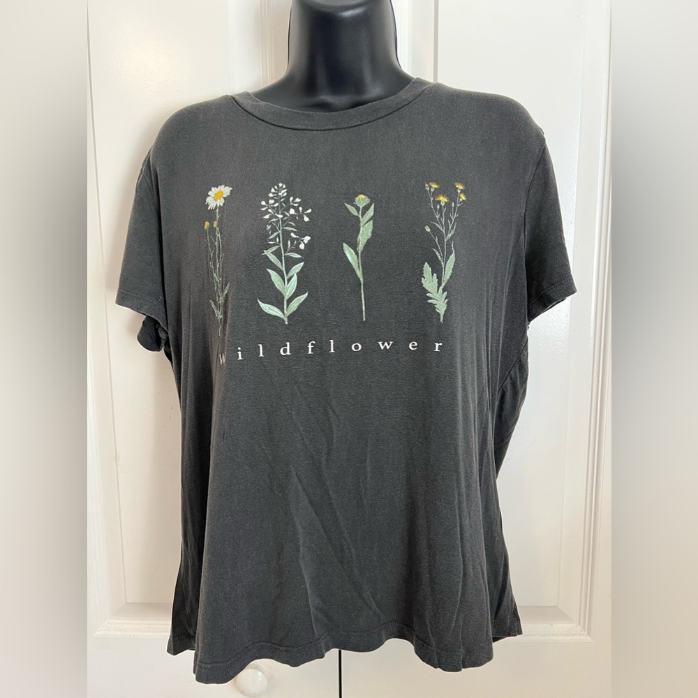 Originality Wildflower Medium Short Sleeve Tee Shirt Rayon Spandex Blend